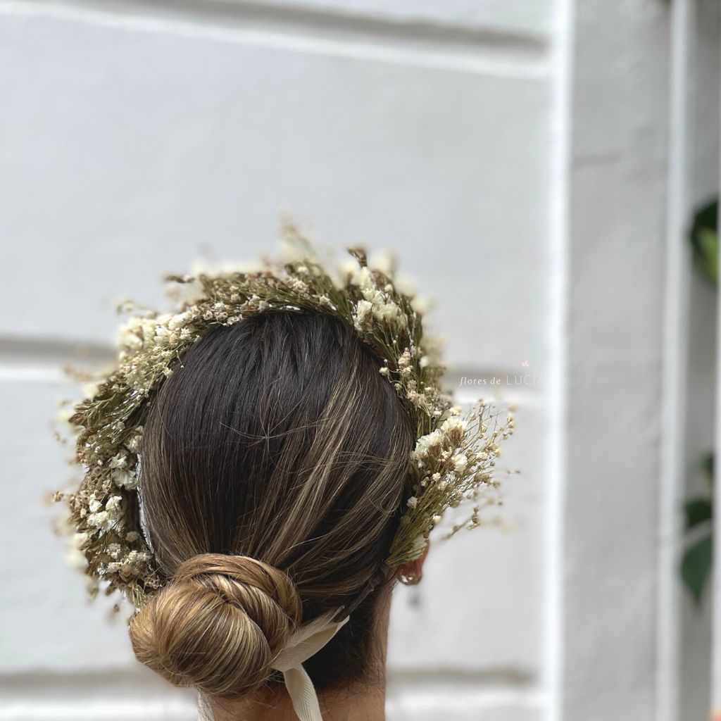 Diadema de flores secas color blanco referencia tamaño.