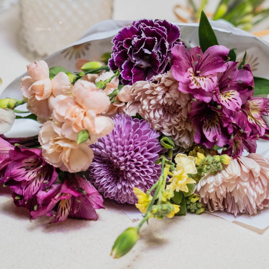 Bouquet de flores frescas de temporada tamañp slim para detalles y regalos