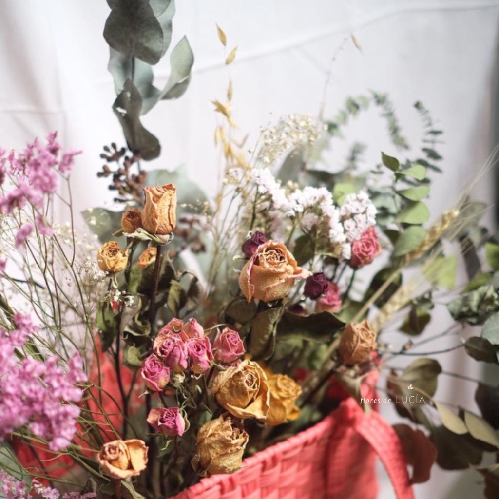 Diseños perdurables con flores secas de larga duración
