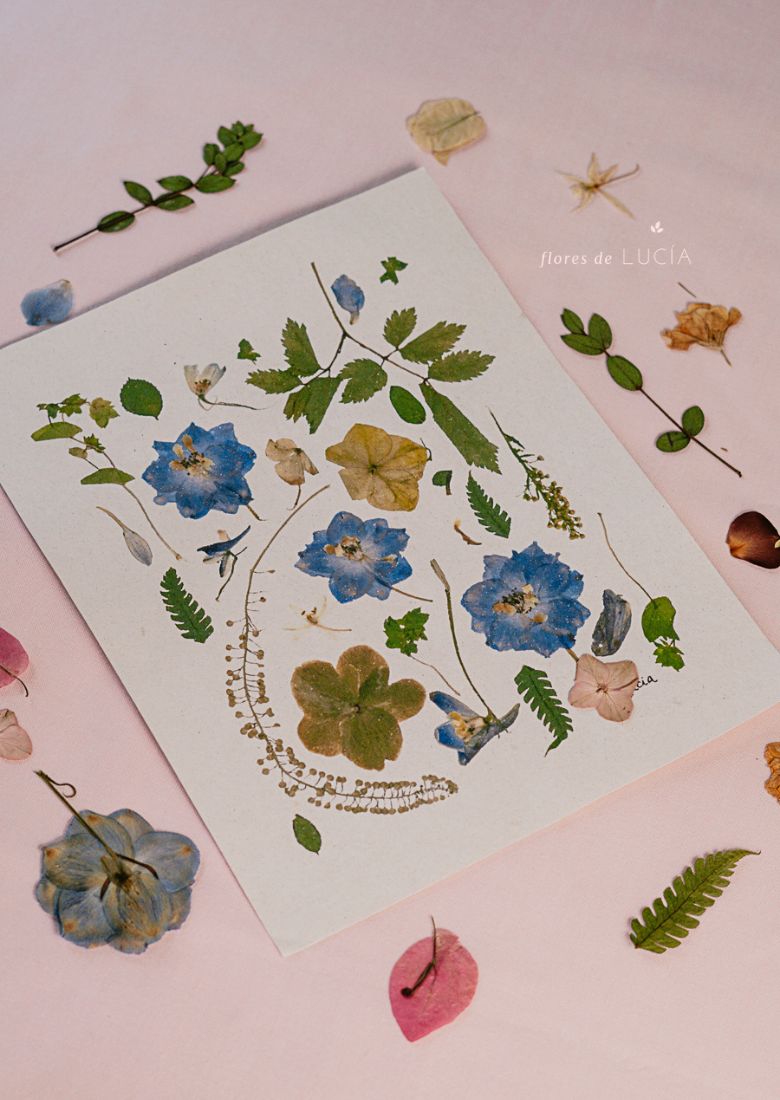 Arte con flores azuladas Oráculo de Delfos